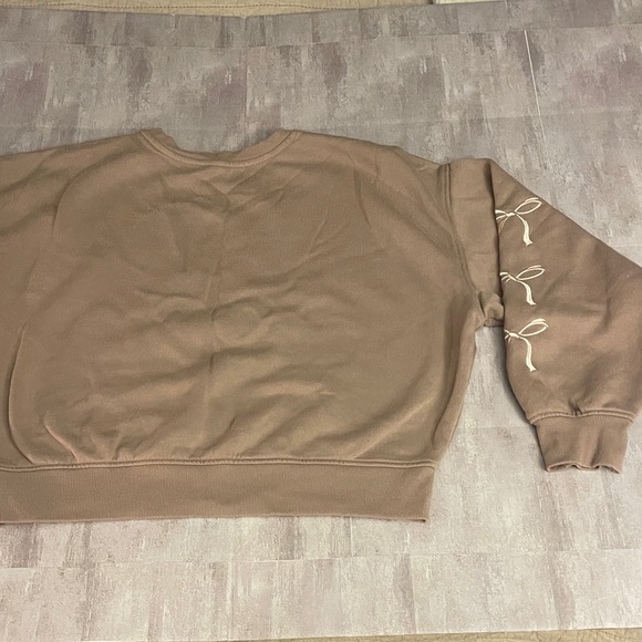 Coca Cola- tan cropped oversized sweatshirt with floral graphic and embroidery - Picture 5 of 13